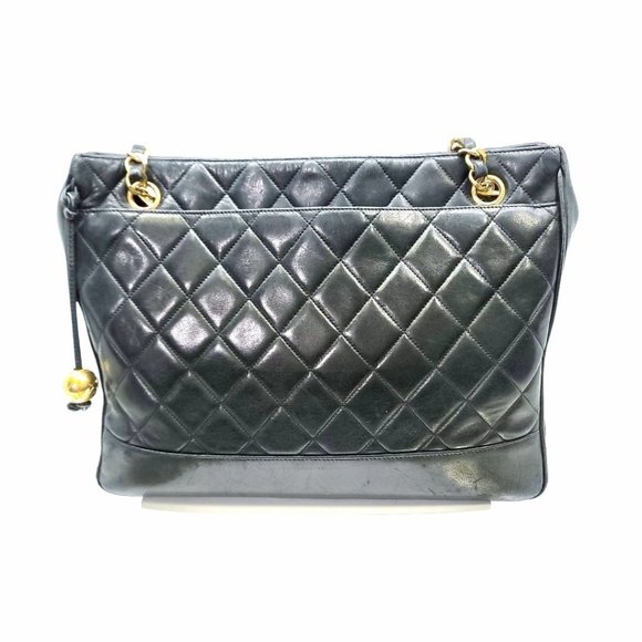 CHANEL Handbags - RARE 1991 Vintage Black Lambskin Chanel Purse - Authenticated!